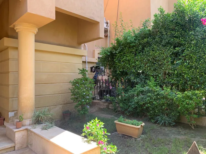 282 m² townhouse with 114 m² garden and 45 m² roof for sale in Dara Gardens