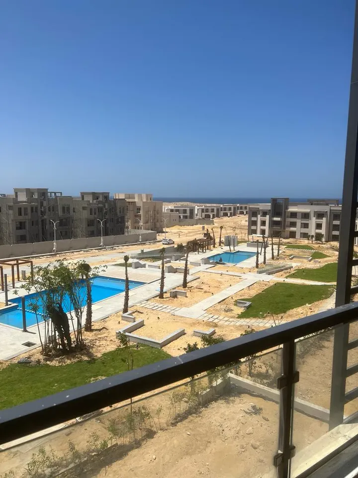 129 m² three-bedroom penthouse with an equal-size roof for sale in Gaia
