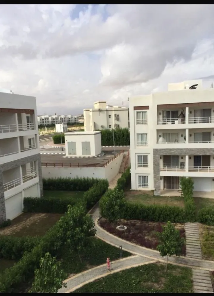 130 m² penthouse topped by an equal 130 m² roof for sale in Amwaj
