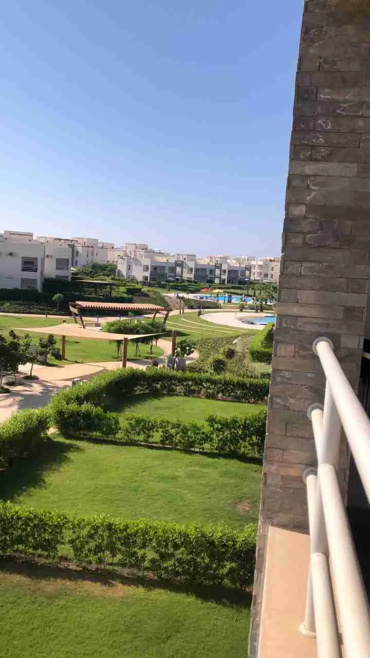 Furnished 150 m² penthouse with a 150 m² roof on a 6-year plan for sale in Amwaj