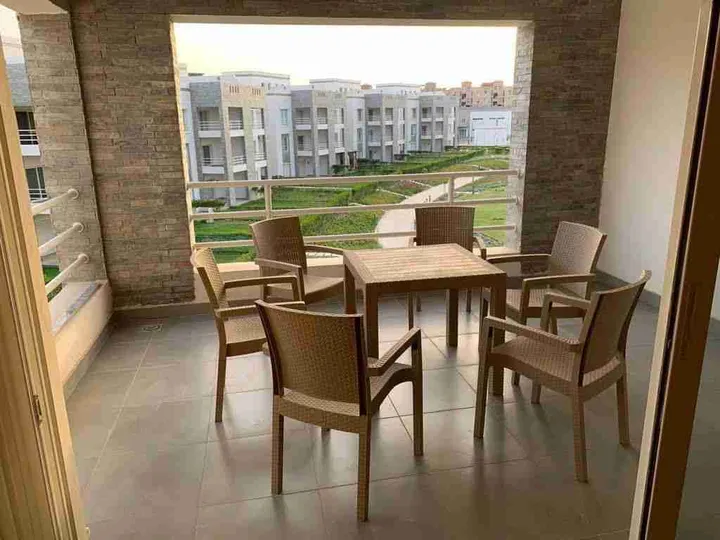Furnished 150 m² penthouse with a 150 m² roof on a 6-year plan for sale in Amwaj