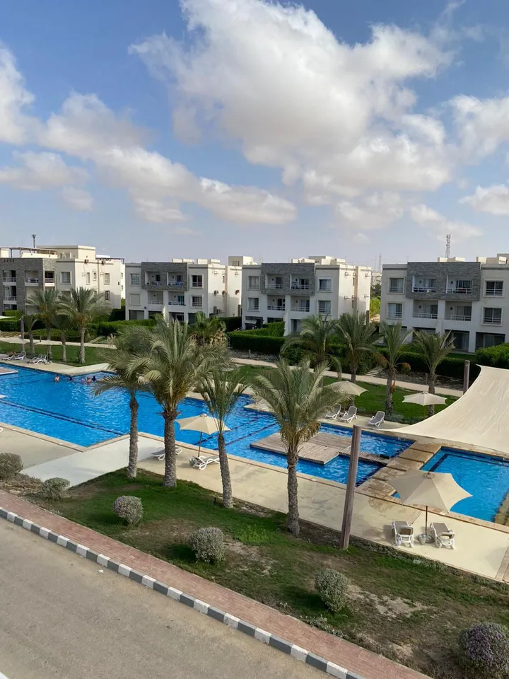 Move-in-ready four-bedroom penthouse, 150 m² and same-size roof, for sale in Amwaj