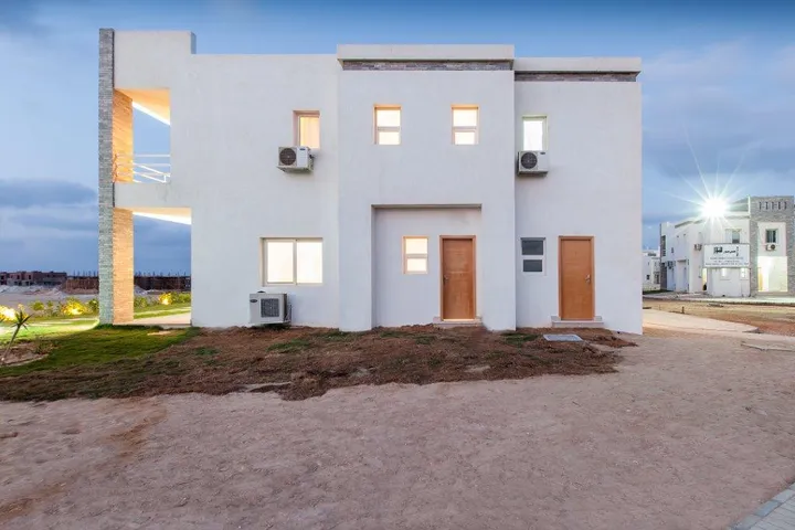 Four-bedroom 227 m² twin house on 8-year installments for sale in Amwaj