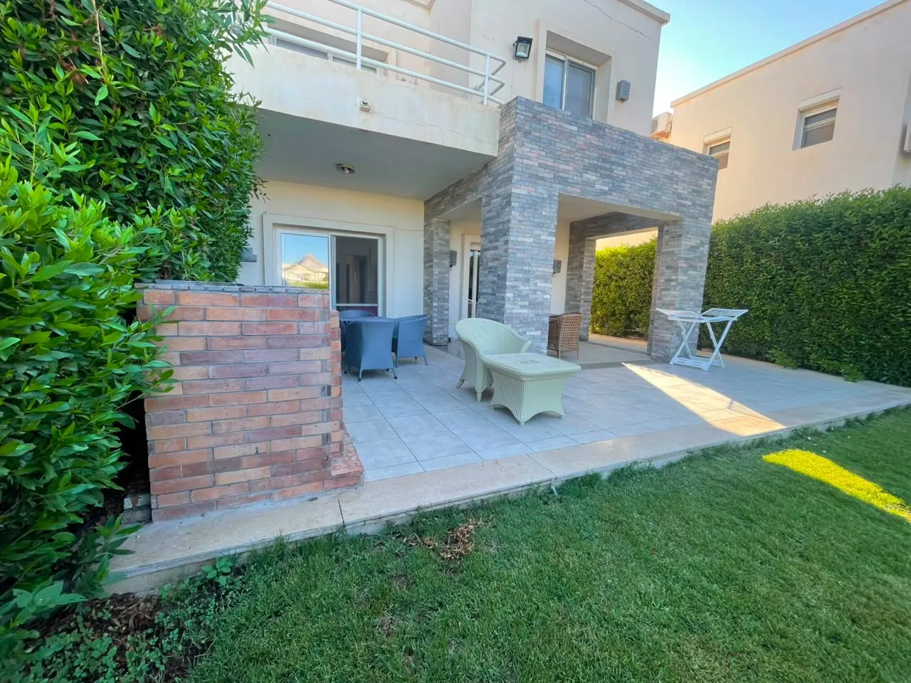 Five-bedroom 226 m² twin house in Zone S for sale in Amwaj