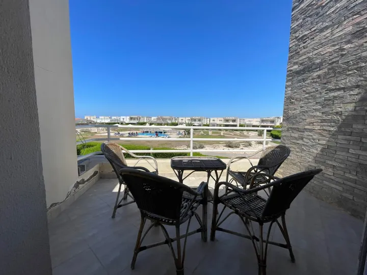 Five-bedroom 226 m² twin house in Zone S for sale in Amwaj