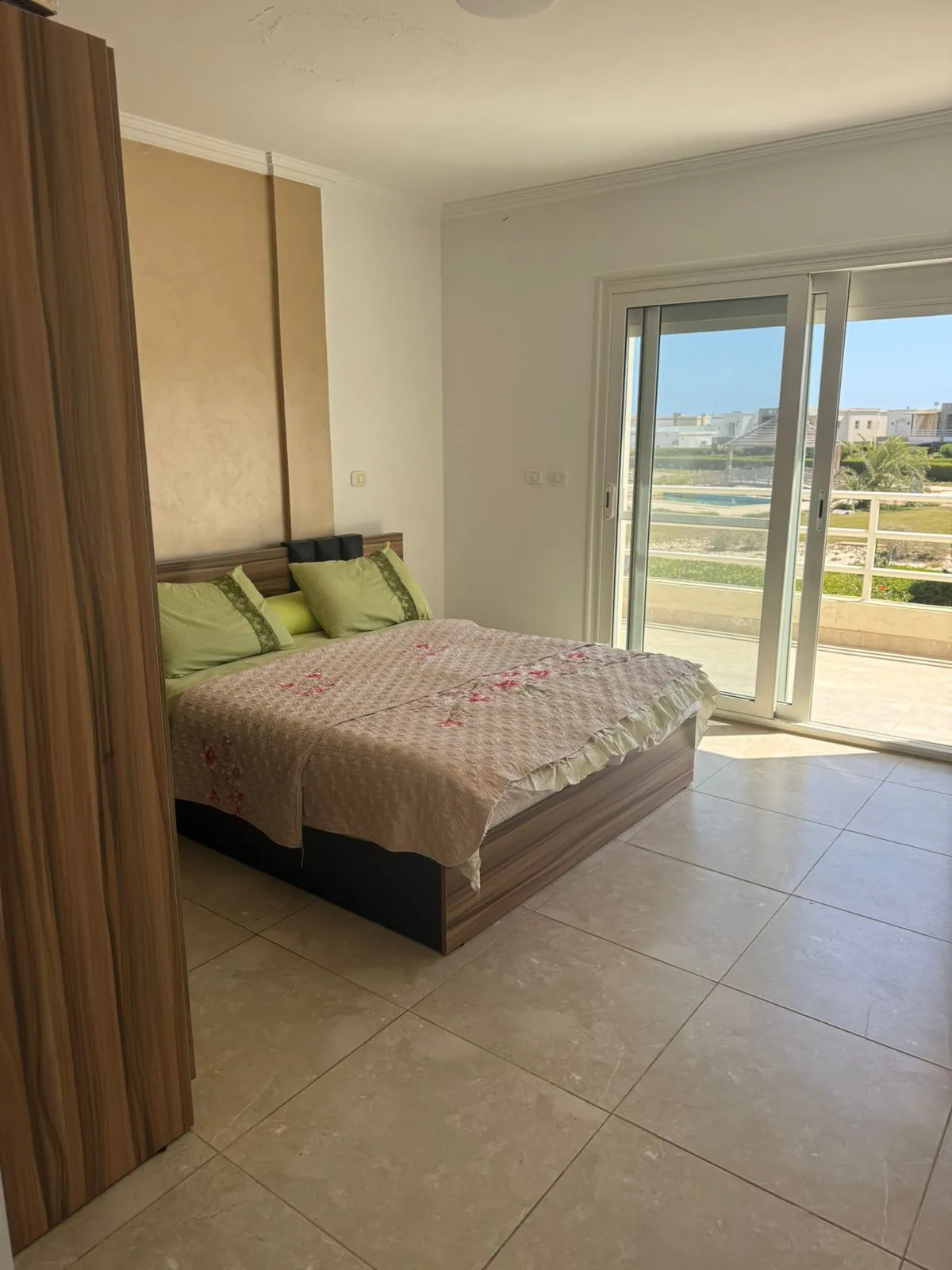 257 m² villa on a 433 m² plot with nanny and driver rooms for sale in Amwaj
