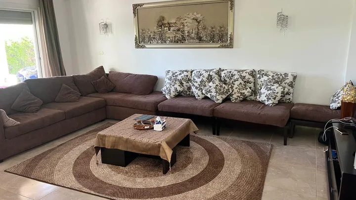 Furnished six-bedroom 280 m² villa with a 425 m² garden for sale in Amwaj