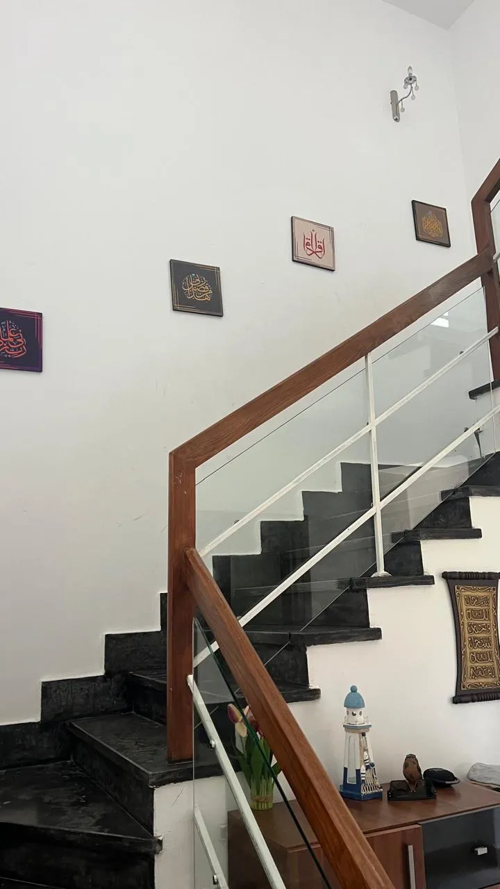 Furnished six-bedroom 280 m² villa with a 425 m² garden for sale in Amwaj