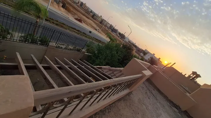 282 m² townhouse with a 45 m² roof and nanny's room for sale in Dara Gardens