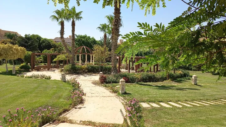 282 m² townhouse with a 45 m² roof and nanny's room for sale in Dara Gardens