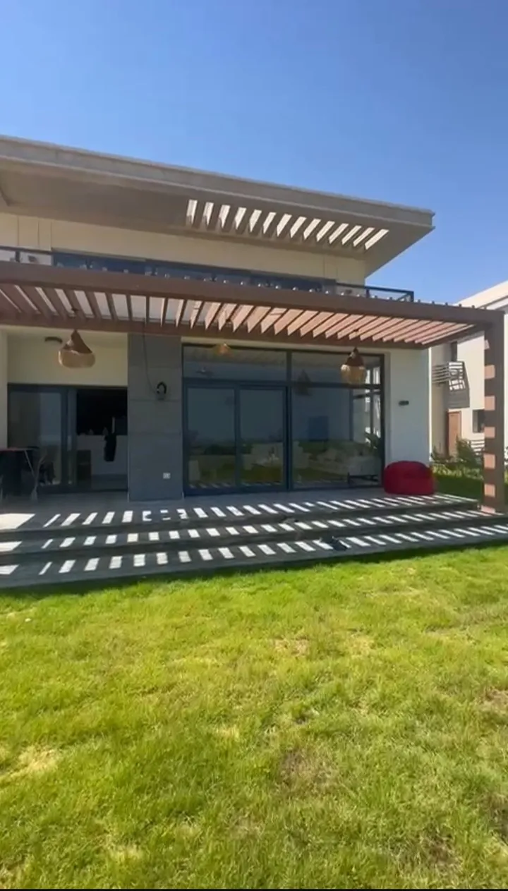Ready 284 m² sea-view villa with a 500 m² garden for sale in Gaia