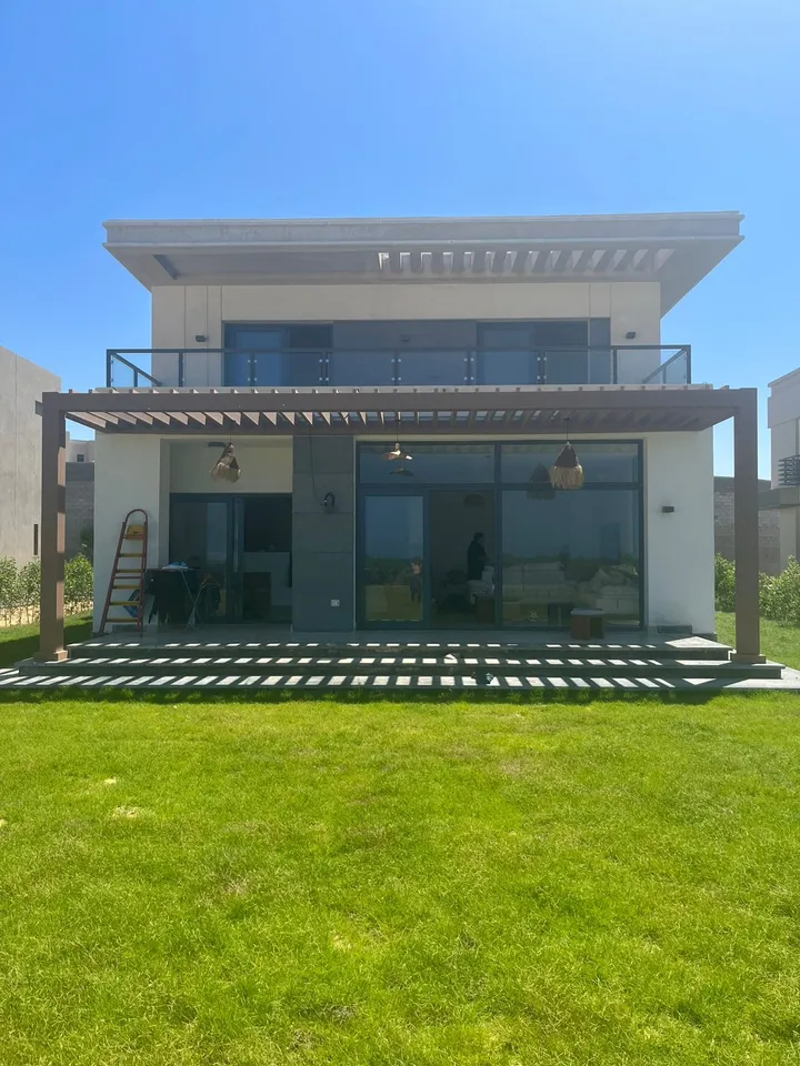 Ready 284 m² sea-view villa with a 500 m² garden for sale in Gaia