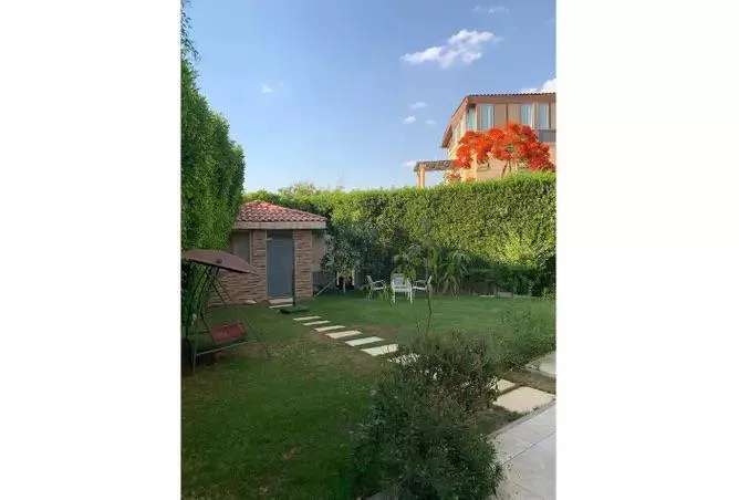 450 m² furnished seven-bedroom villa on a 610 m² plot for sale in Grand Residence