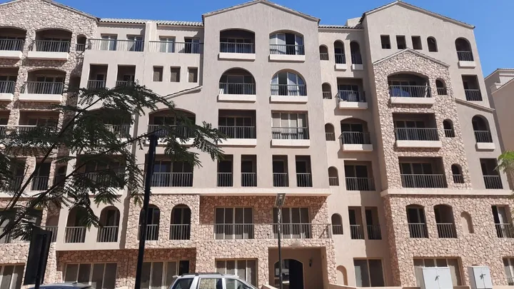 130 m² fifth-floor two-bedroom apartment for sale in Green Square
