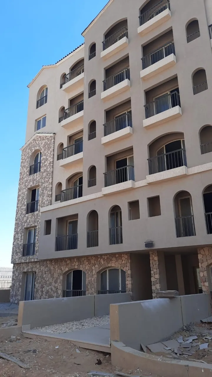 130 m² fifth-floor two-bedroom apartment for sale in Green Square
