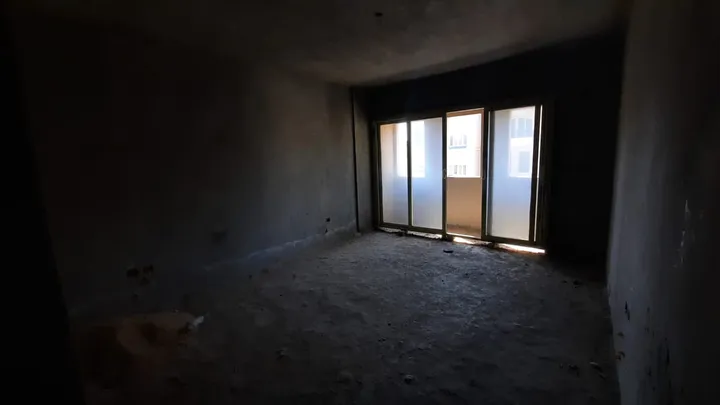 130 m² fifth-floor two-bedroom apartment for sale in Green Square
