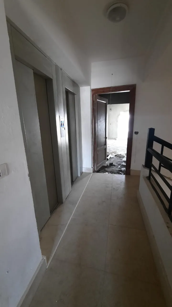 130 m² fifth-floor two-bedroom apartment for sale in Green Square