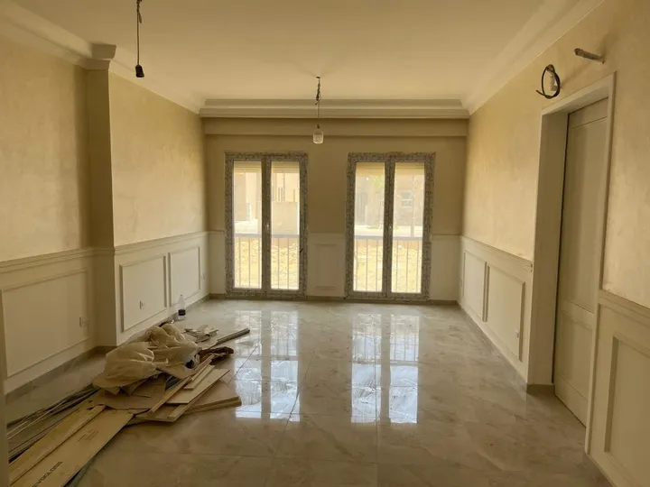 Finished 200 m² duplex with a 150 m² garden and nanny room for sale in Green Square