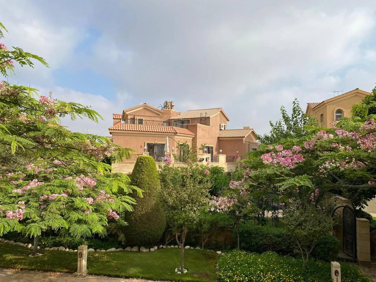Move-in-ready 620 m² villa on a 780 m² plot for sale in Katameya Hills