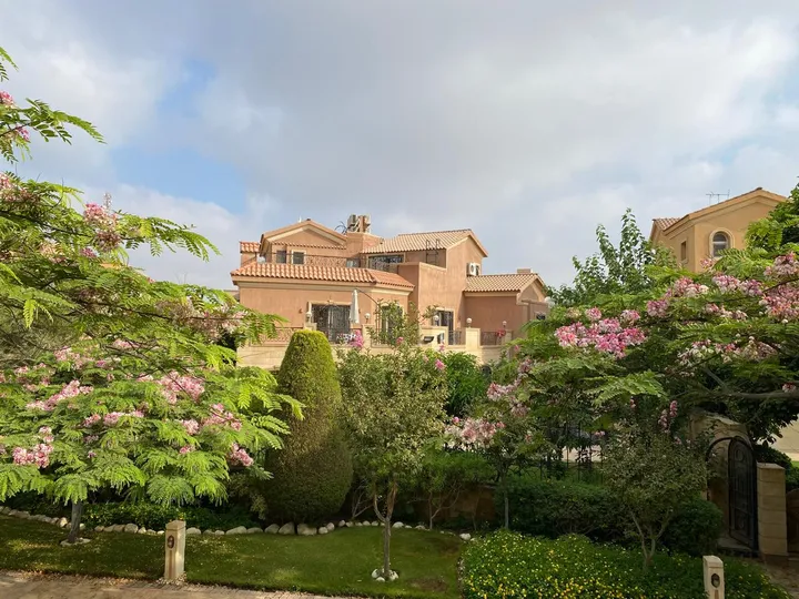 Move-in-ready 620 m² villa on a 780 m² plot for sale in Katameya Hills