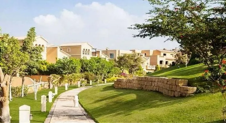 Move-in-ready 620 m² villa on a 780 m² plot for sale in Katameya Hills