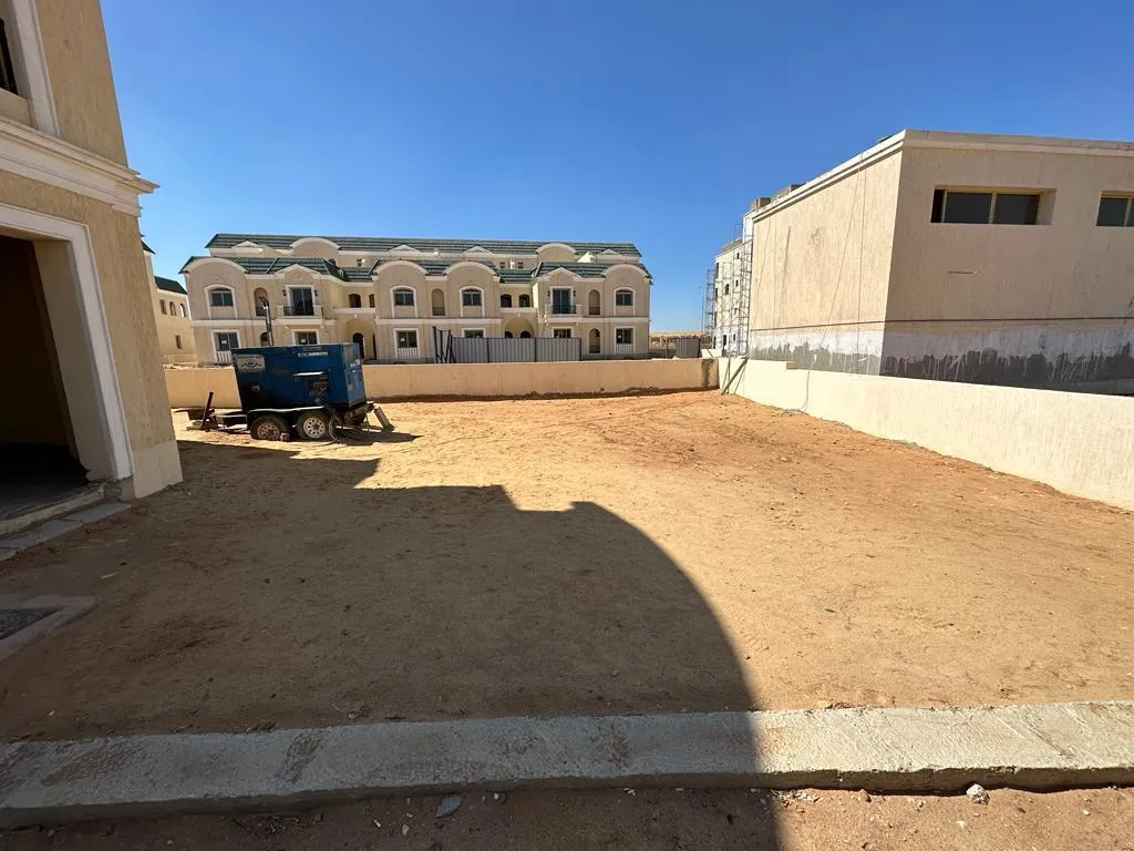 271 m² townhouse on a 440 m² plot for sale in L'Avenir