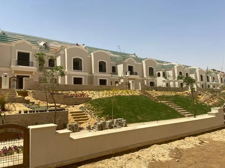271 m² townhouse on a 440 m² plot for sale in L'Avenir