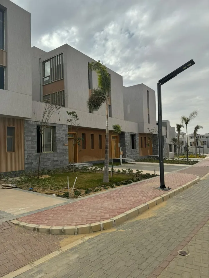 The Ridge townhouse, 205 m² built on land of 150 m², for sale in The City of Odyssia