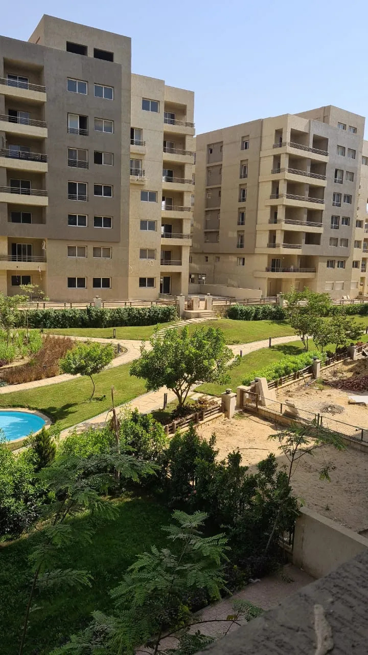 265 m² townhouse with five bathrooms on a 237 m² plot for sale in The Square