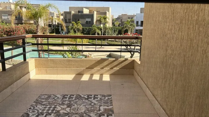 270 m² townhouse on a 243 m² plot with a 100 m² garden for sale in The Square