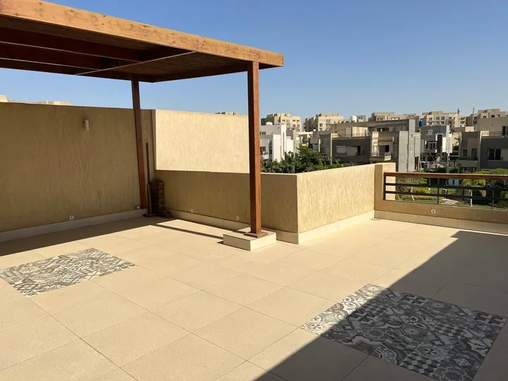 270 m² townhouse on a 243 m² plot with a 100 m² garden for sale in The Square